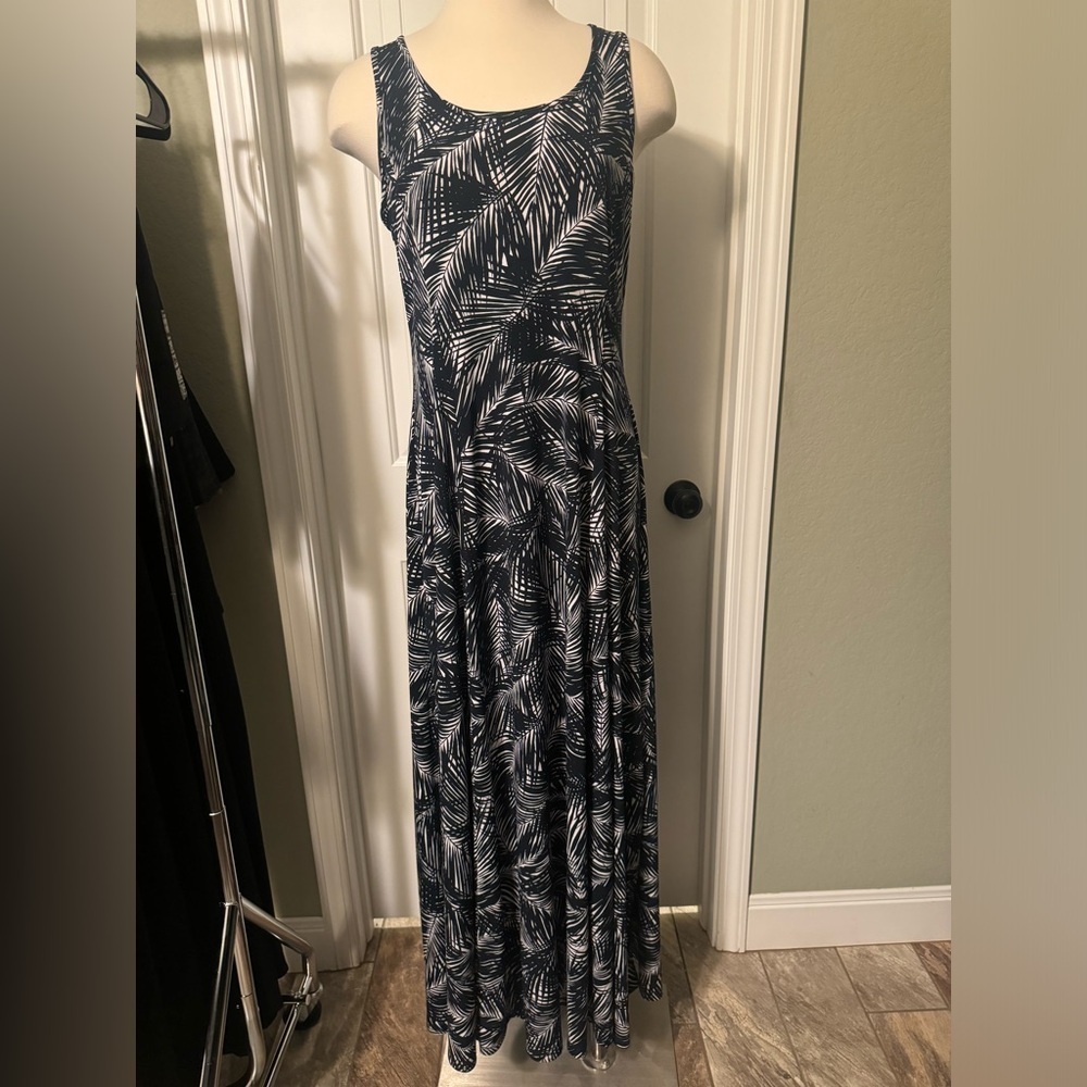 Michael Kors size large maxi dress navy blue and white